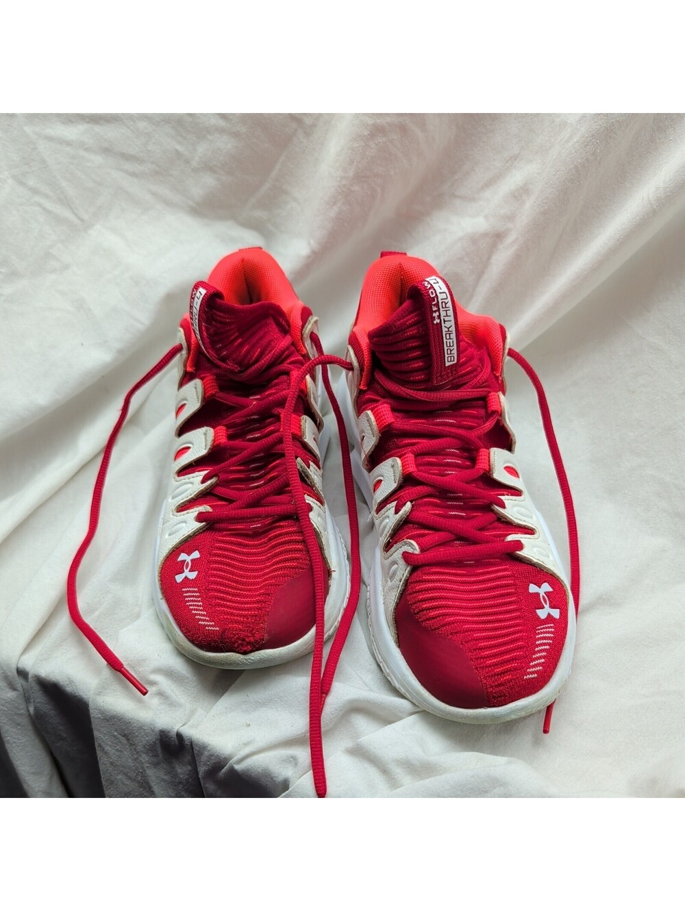 Under Armour Flow Breakthru 4 Low Top Lace-Up Sneaker Red/White woman size 9